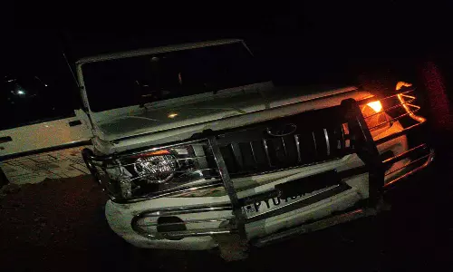 திண்டிவனம் அருகே கார் மோதி 3 பேர் படுகாயம்: பொதுமக்கள் மறியலில் ஈடுபட முயற்சி