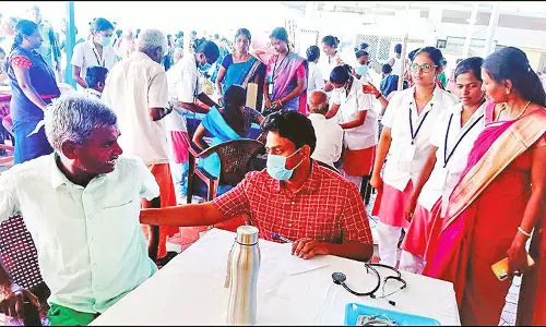 டாக்டர் பா.சிவந்தி ஆதித்தனார் பிறந்தநாள் விழா: திருச்செந்தூர் கோவில் வளாகத்தில் இலவச மருத்துவ முகாம்