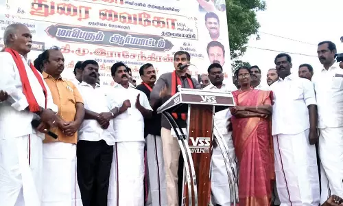 வந்தே பாரத் ரெயில் நின்று செல்ல வலியுறுத்தி கோவில்பட்டியில் ம.தி.மு.க. கண்டன ஆர்ப்பாட்டம் - முதன்மை செயலாளர் துரை வைகோ பங்கேற்பு