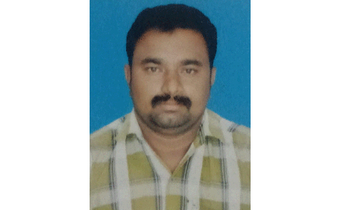 மோட்டார் சைக்கிள் மின் கம்பத்தில் மோதி வாலிபர் பலி