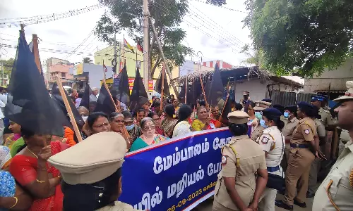 ஒண்டிப்புதூரில் ரெயில் மறியலுக்கு முயன்ற 300 பேர் கைது