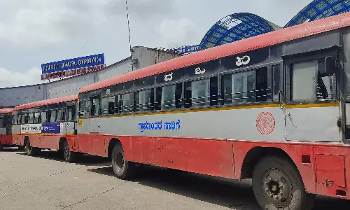 பெங்களூருவில் முழு அடைப்பு போராட்டம்: தமிழக அரசு பஸ்கள் கர்நாடக எல்லையில் நிறுத்தப்பட்டன