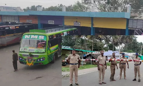 சத்தியமங்கலம்- அந்தியூரில் இருந்து கர்நாடகா செல்லும் பஸ்கள் நிறுத்தம்: சோதனை சாவடிகள் தீவிர கண்காணிப்பு