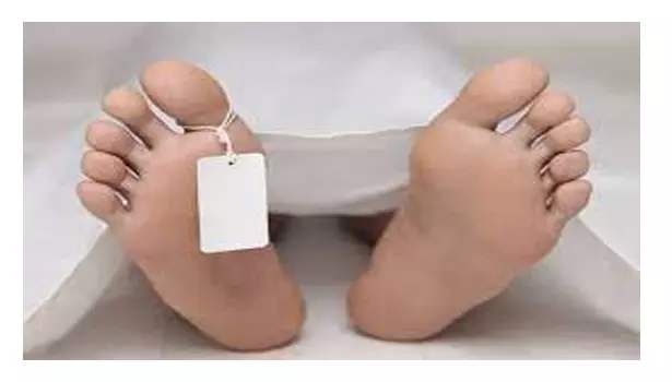 மோட்டார்சைக்கிளில் இருந்து தவறி விழுந்த பெண் சிகிச்சை பலனின்றி சாவு மோட்டார்சைக்கிளில் இருந்து தவறி விழுந்த பெண் சிகிச்சை பலனின்றி சாவு