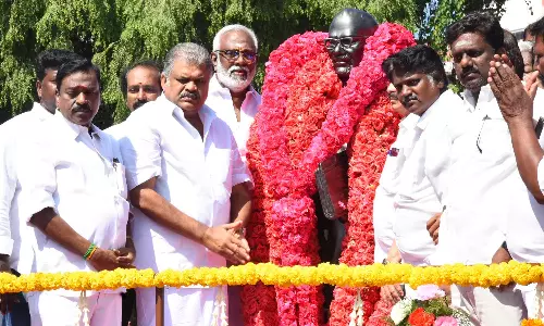 119-வது பிறந்தநாள்: சி.பா.ஆதித்தனார் சிலைக்கு அமைச்சர்கள் - தலைவர்கள் மாலை அணிவித்து மரியாதை