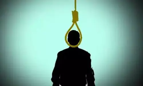 வாலிபர் தூக்கிட்டு தற்கொலை