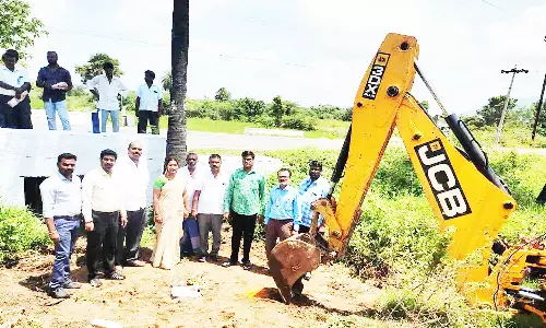 புதிய குடிநீர் குழாய் அமைக்கும் பணி