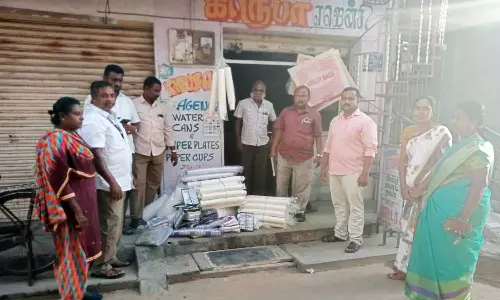 பிளாஸ்டிக் பொருட்கள் பறிமுதல்