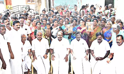 விதிகளை தளர்த்தாமல் பெண்களை மீண்டும் விண்ணப்பிக்க சொல்வது ஏமாற்று வேலை