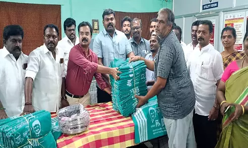 சங்கரன்கோவில் அரசு மருத்துவமனைக்கு 500 பெட்ஷீட்டுகள்-ராஜா எம்.எல்.ஏ. வழங்கினார்