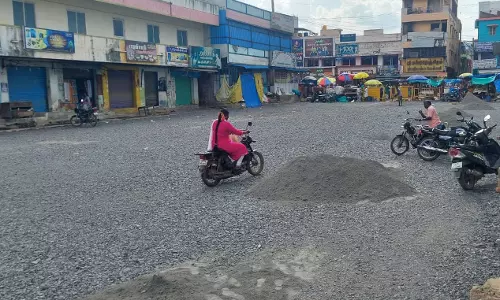 பாலக்கோட்டில்   ஆமை வேகத்தில் நடைபெறும் பஸ் நிலைய சீரமைப்பு பணிகள்