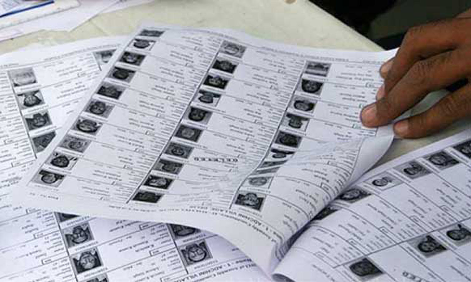 வாக்காளர் பட்டியலில் திருத்தம் செய்ய சிறப்பு முகாம்கள்: நவம்பர் மாதம் நடக்கிறது