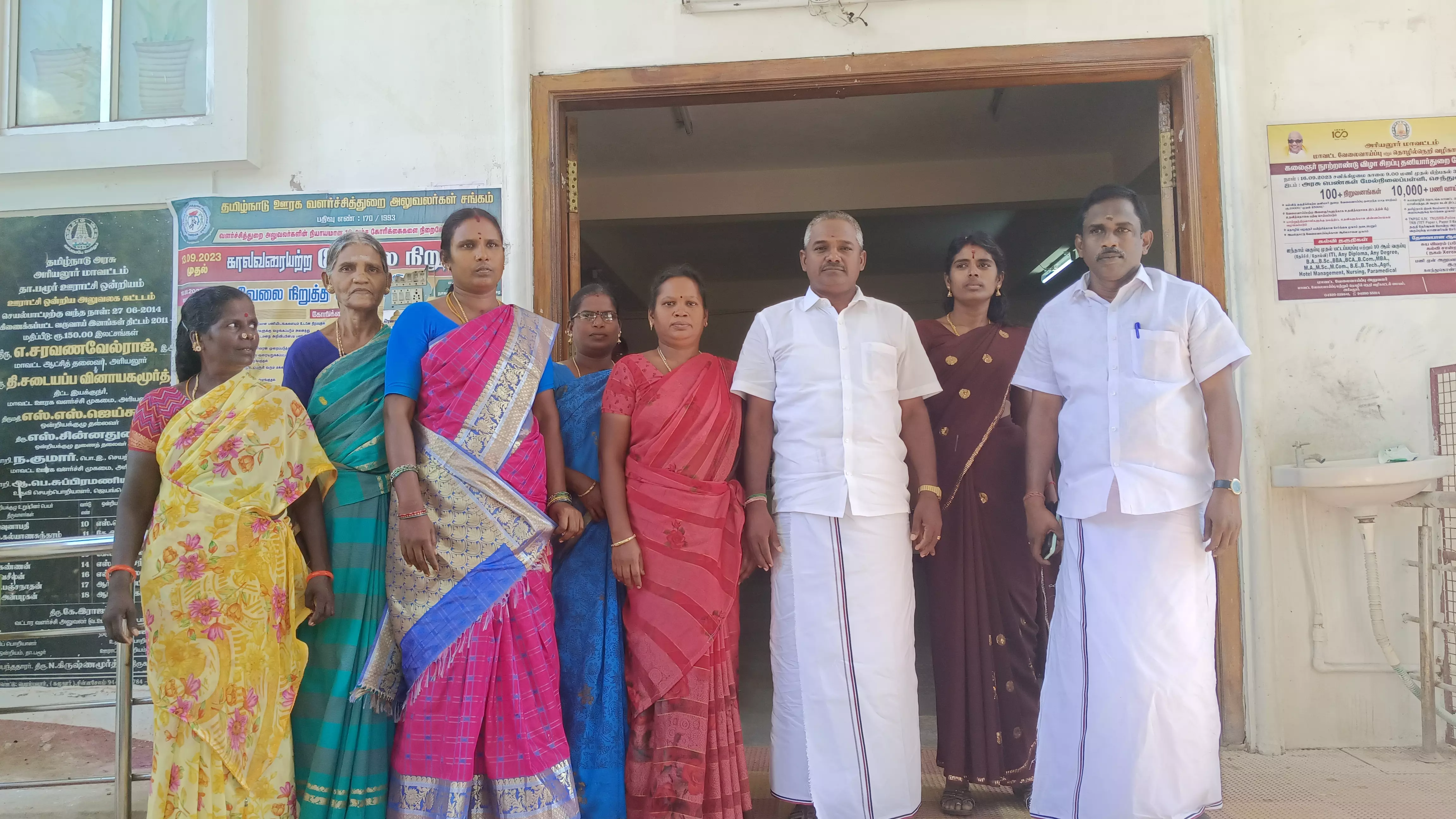 ஒன்றிய குழு கூட்டத்தில் அ.தி.மு.க. ஒன்றிய குழு உறுப்பினர்கள் வெளிநடப்பு ஒன்றிய குழு கூட்டத்தில் அ.தி.மு.க. ஒன்றிய குழு உறுப்பினர்கள் வெளிநடப்பு