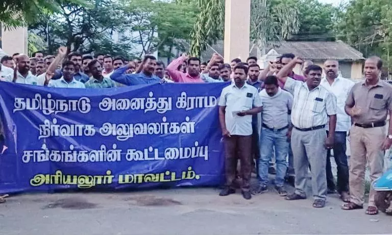 கிராம நிர்வாக அலுவலர்கள் கண்டன ஆர்ப்பாட்டம் கிராம நிர்வாக அலுவலர்கள் கண்டன ஆர்ப்பாட்டம்