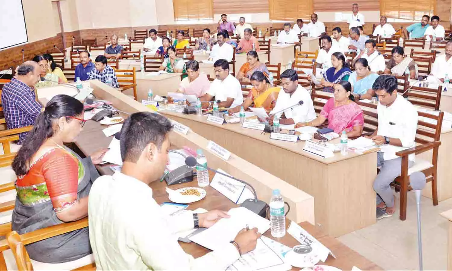 அமராவதி ஆற்றில் பாலம் அமைக்க வேண்டும் - திட்டக்குழு கூட்டத்தில் வலியுறுத்தல் அமராவதி ஆற்றில் பாலம் அமைக்க வேண்டும் - திட்டக்குழு கூட்டத்தில் வலியுறுத்தல்
