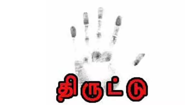 காட்டுமன்னார்கோவில் தங்கும் விடுதி அறையில் இருந்த 6 ¼ பவுன் தங்க காசு திருட்டு காட்டுமன்னார்கோவில் தங்கும் விடுதி அறையில் இருந்த 6 ¼ பவுன் தங்க காசு திருட்டு