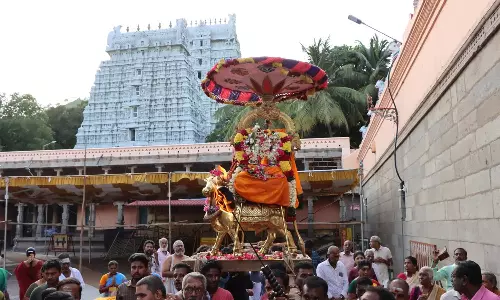 திருவண்ணாமலையில் பக்தர்கள் கிரிவலம்: சென்னை, வேலூரில் இருந்து சிறப்பு பஸ்கள் இயக்கம்