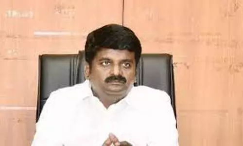 உடல் உறுப்பு தானம் செய்பவர்களின் குடும்பத்தில் ஒருவருக்கு அரசு வேலை வழங்க வேண்டும்