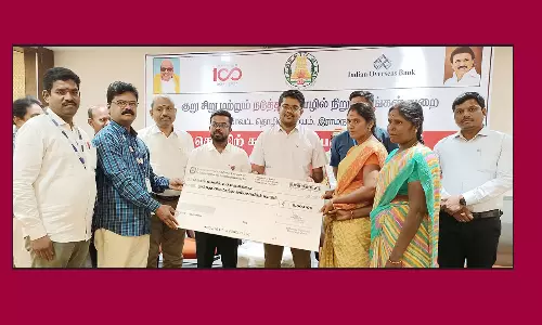 கல்விக்கடன் பெற வங்கிகள் உதவி செய்ய வேண்டும்-கலெக்டர்