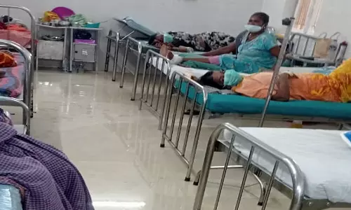 காரைக்கால்  அரசு ஆஸ்பத்திரி வார்டுக்குள் கழிவு நீர் புகுந்தது:நோயாளிகள் அவதி