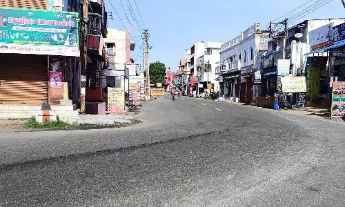 குற்ற சம்பவங்களை தடுக்க வலியுறுத்தி சென்னிமலை பகுதியில்  கடையடைப்பு போராட்டம்