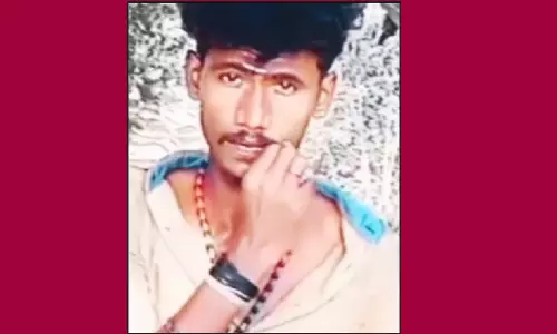 மோட்டார் சைக்கிள்கள் நேருக்கு நேர் மோதல்-வாலிபர் பலி