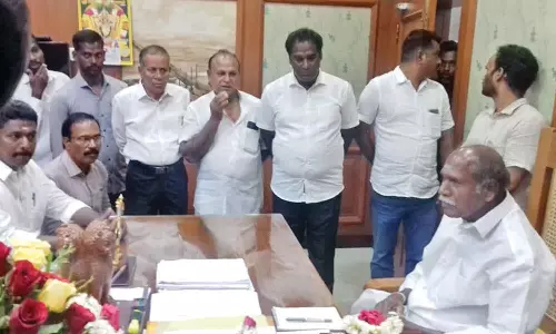 பிணத்தை வாங்க மறுத்து உறவினர்கள் மறியல் - முதல்-அமைச்சர் ரங்கசாமியுடன் பேச்சுவார்த்தை