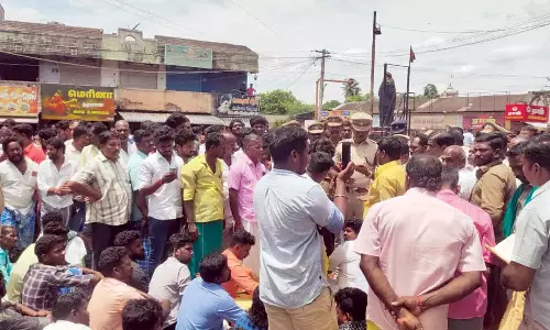 பட்டுக்கோட்டையில் போலீஸ் தாக்கியதில் கூலிதொழிலாளி பலி: உறவினர்கள் சாலை மறியல்