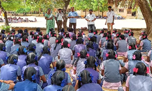 கடத்தூர் அரசு பள்ளியில்  டெங்கு காய்ச்சல் குறித்து விழிப்புணர்வு