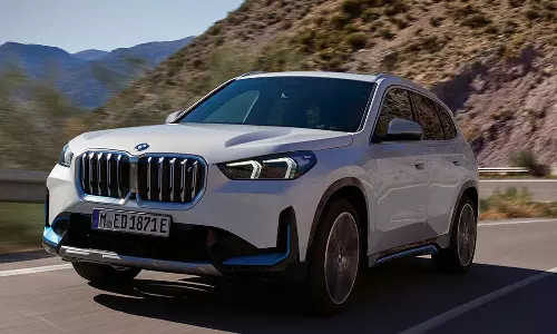 440 கிமீ ரேன்ஜ் வழங்கும் பி.எம்.டபிள்யூ. எலெக்ட்ரிக் கார்.. இந்தியாவில் அறிமுகம்