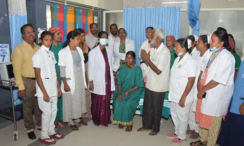 35 நாட்களுக்கு செயற்கை சுவாசம்:  கர்ப்பிணியை காப்பாற்றிய கிருஷ்ணகிரி அரசு மருத்துவமனை டாக்டர்கள்