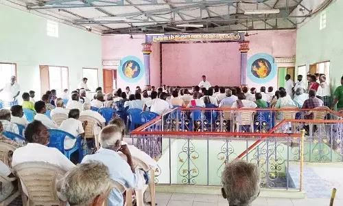 மதுக்கடை அகற்றும் அ.தி.மு.க. போராட்டத்திற்கு மது பிரியர்கள் எதிர்ப்பு: போட்டி போராட்ட அறிவிப்பால் பரபரப்பு