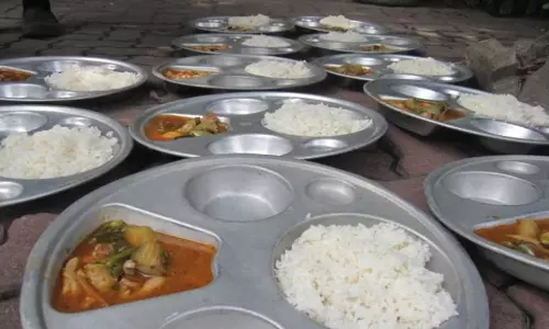 பள்ளி விடுதியில் இரவு உணவு சாப்பிட்ட 100 மாணவர்களுக்கு உடல்நிலை பாதிப்பு