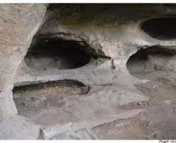 சமணர் படுக்கைகளை கரூர் வரலாற்று பாதுகாப்பு சங்கத்தினர்கள் ஆய்வு சமணர் படுக்கைகளை கரூர் வரலாற்று பாதுகாப்பு சங்கத்தினர்கள் ஆய்வு