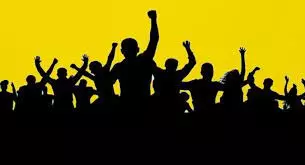 காய்கறிகடை உரிமையாளார் தாக்கியதாக புகார்: தற்கொலை செய்து கொண்ட வியாபாரி உடலை வாங்க மறுத்து 3-வது நாளாக போராட்டம் காய்கறிகடை உரிமையாளார் தாக்கியதாக புகார்: தற்கொலை செய்து கொண்ட வியாபாரி உடலை வாங்க மறுத்து 3-வது நாளாக போராட்டம்