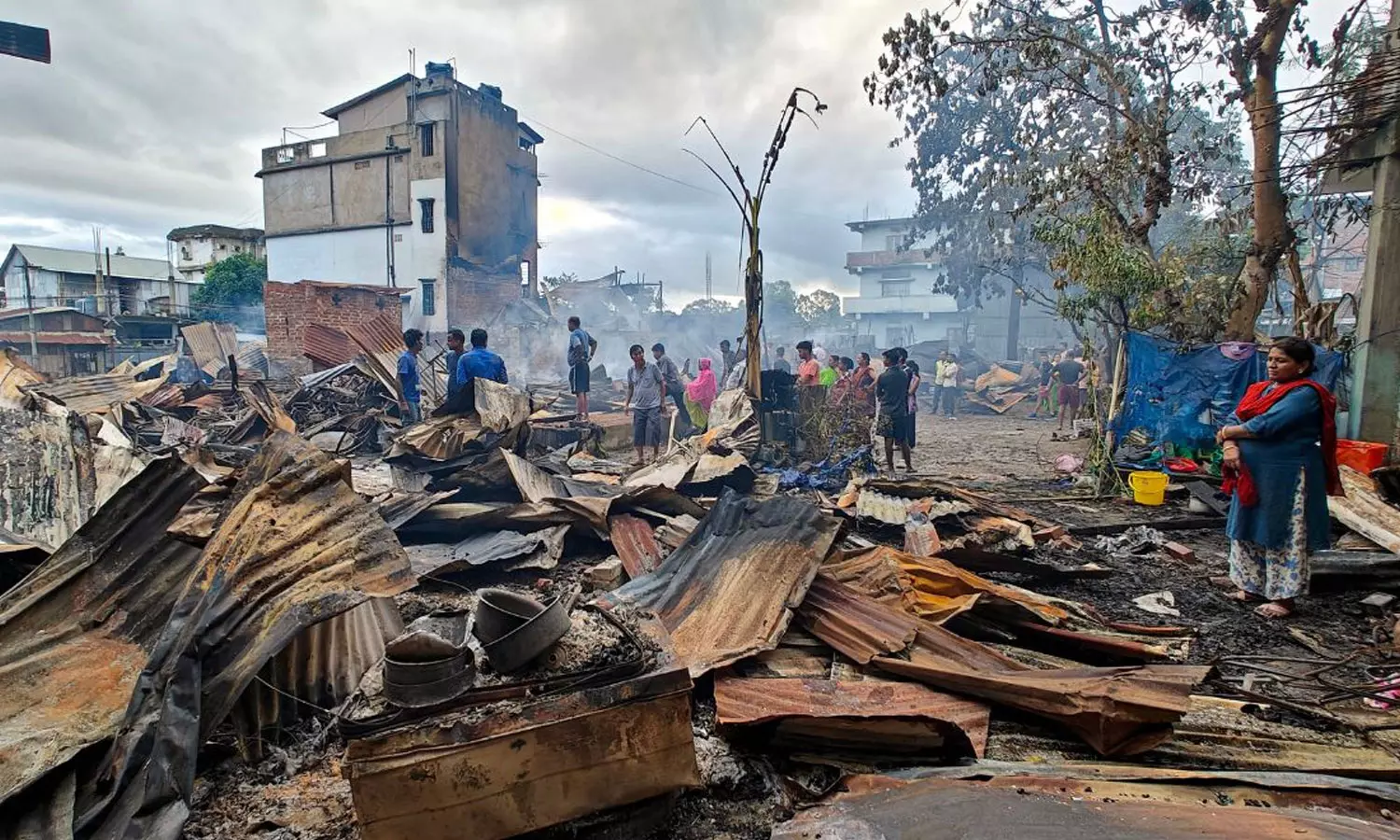 மணிப்பூர் வன்முறை.. இம்பால் மாவட்டத்திற்கு ஊரடங்கில் திடீர் தளர்வு மணிப்பூர் வன்முறை.. இம்பால் மாவட்டத்திற்கு ஊரடங்கில் திடீர் தளர்வு