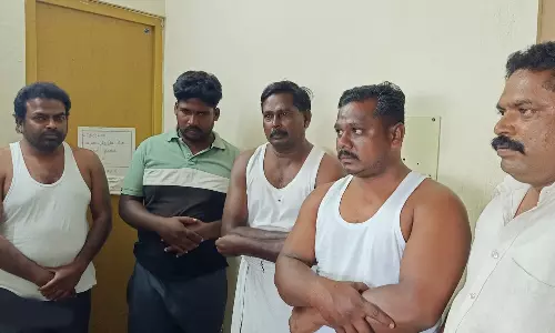 சின்னமனூரில் ரியல் எஸ்டேட் அதிபரிடம் ரூ.2 லட்சம் மோசடி- 5 பேர் கைது