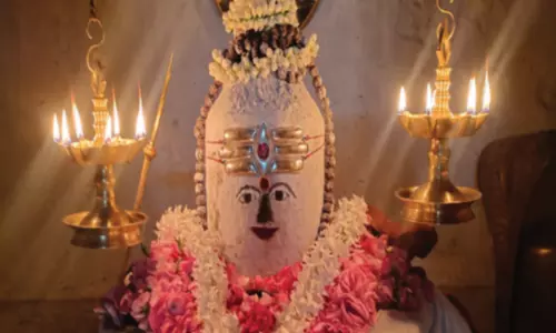 ஜோதிலிங்கேஸ்வரருக்கு16 வகையான வாசனை திரவியங்களால் சிறப்பு அபிஷேகம்