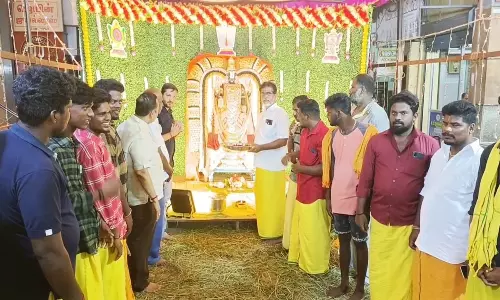 ஸ்ரீசீனிவாச பெருமாளுக்கு 1008 லட்டு மாலை