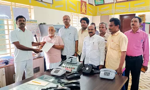 கோவில்பட்டியில் வந்தே பாரத் ரெயில் நின்று செல்ல நடவடிக்கை எடுக்க வேண்டும்- நுகர் பொருள் விநியோகஸ்தர்கள் சங்கம் சார்பில் கோரிக்கை