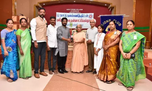 திருச்சி ராயல் லயன்ஸ் சங்கம் சார்பில்  சுற்றுச்சூழலை காக்க வீட்டுக்கு வீடு ஒரு செடி வளர்ப்போம் நிகழ்ச்சி