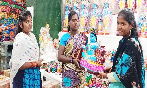 நவராத்திரி கொலு பொம்மைகள் தயாரிப்பு தீவிரம்
