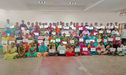 இல்லம் தேடி கல்வி தன்னார்வலர்களுக்கு பாராட்டு விழா