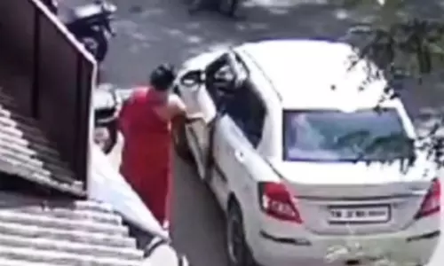 ஆப்பிள் பழத்தை கொடுத்து 40 பவுன் நகை திருட்டு:  சேலம் பிரபல கொள்ளைக்காரி ஈடுபட்டது அம்பலம்