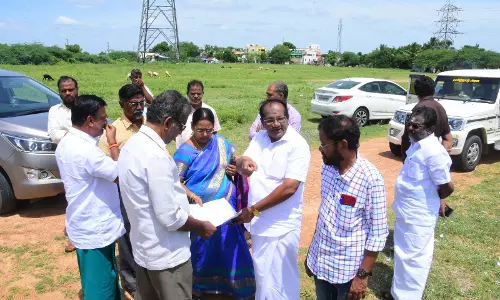 புதுக்கோட்டை எழில் நகரில் தற்காலிக பஸ் நிலையம் அமைக்கும் பணி தொடங்கியது