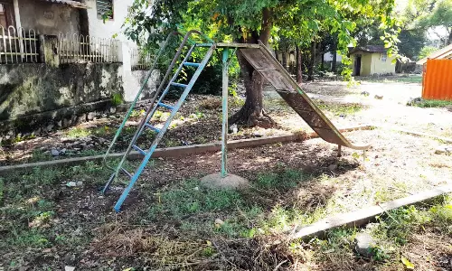 பராமரிப்பின்றி சீரழிந்து வரும்  சிறுவர் பூங்காவை சீரமைக்க கோரிக்கை