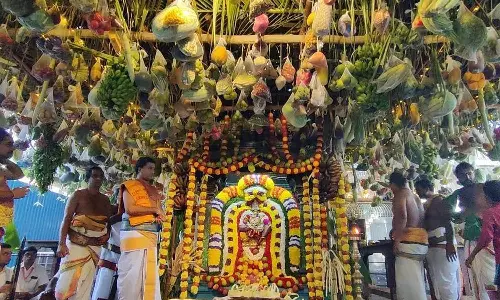 புரட்டாசி பவுர்ணமியை முன்னிட்டு திருவேற்காடு தேவி கருமாரியம்மன் கோவிலில் 5 டன் காய்கறி-பழங்களால் நிறைமணி காட்சி