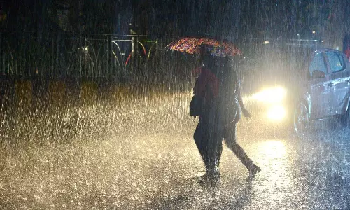 கனமழை எதிரொலி: 8 மாவட்டங்களில் பள்ளிகளுக்கு விடுமுறை