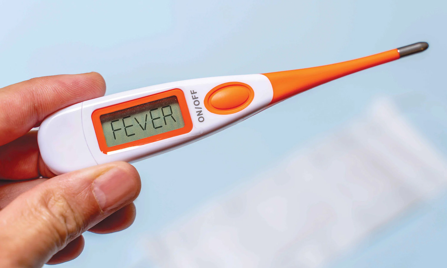 மேட்டூர் காவலர் பயிற்சி பள்ளியில் 54 போலீசாருக்கு மர்ம காய்ச்சல்: 14 பேர் ஆஸ்பத்திரியில் அனுமதி