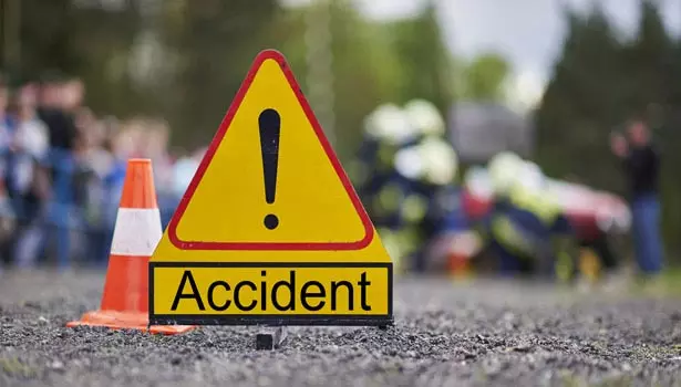 தூத்துக்குடியில் சாலை விபத்தில் 2 பேர் பலி தூத்துக்குடியில் சாலை விபத்தில் 2 பேர் பலி